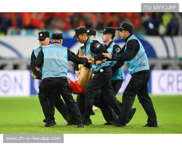 凯里再被恶犯困扰，比赛争议点燃社媒热议